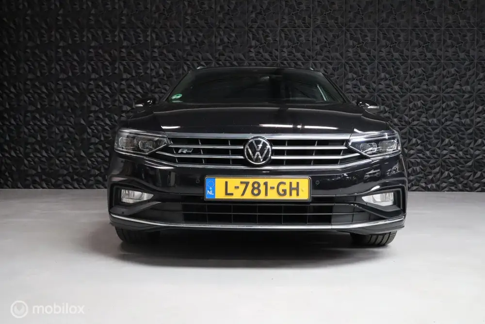 Volkswagen Passat Variant 1.5 TSI R-Line Business + | PANO | uit 2021, foto 6