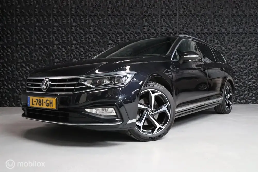 Volkswagen Passat Variant 1.5 TSI R-Line Business + | PANO | uit 2021, foto 8