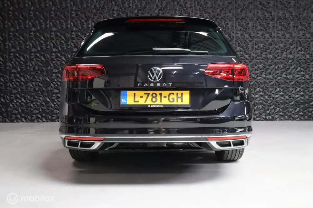 Volkswagen Passat Variant 1.5 TSI R-Line Business + | PANO | uit 2021, foto 9