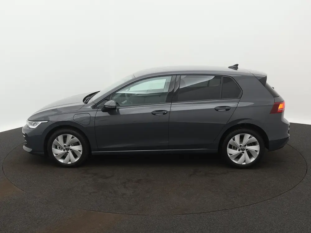 Volkswagen Golf 1.5 eHybrid Life Edition 204 PK Automaat | # uit 2026, foto 2