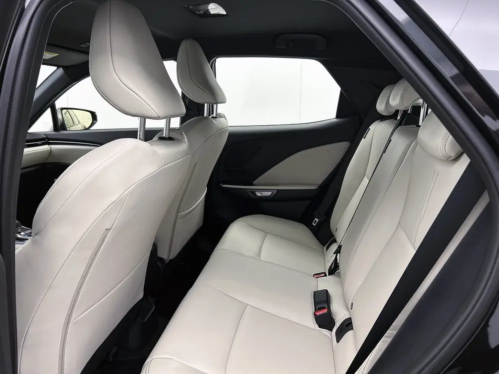 Lexus LBX Elegant 2WD uit 2024, foto 17