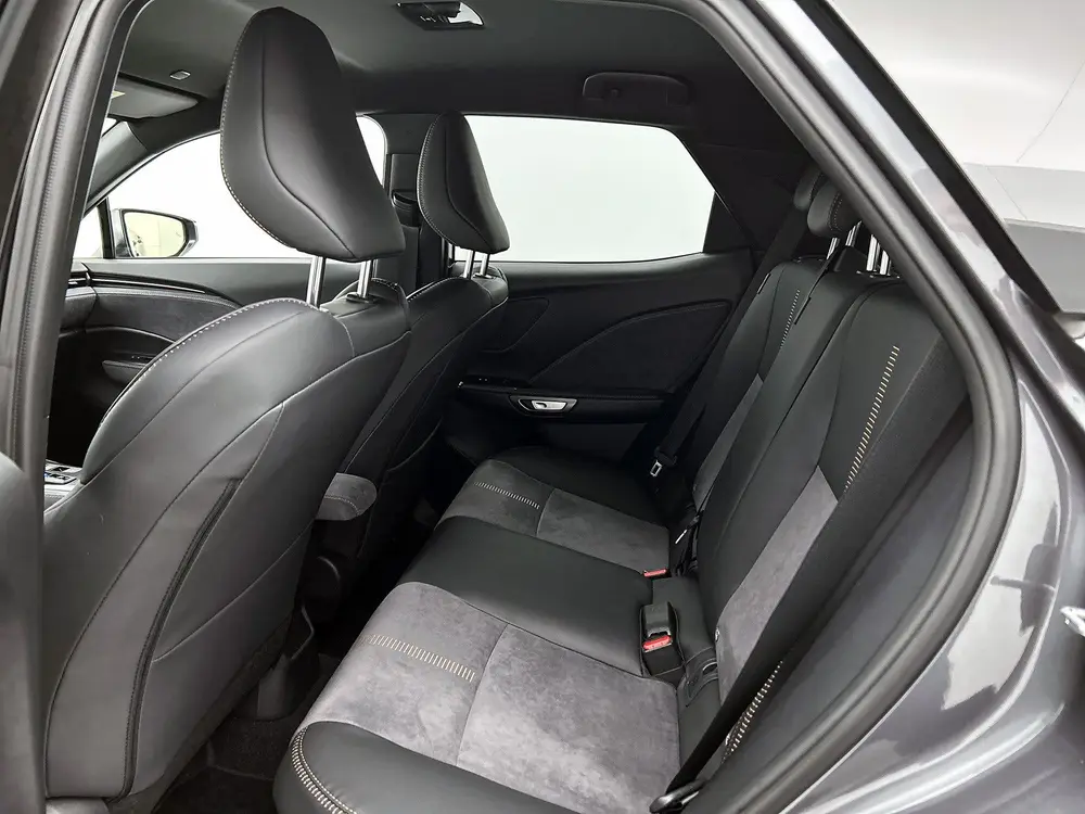 Lexus LBX Cool 2WD uit 2025, foto 17