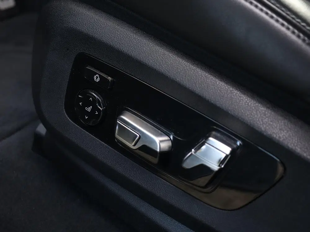 BMW XM PHEV uit 2023, foto 16
