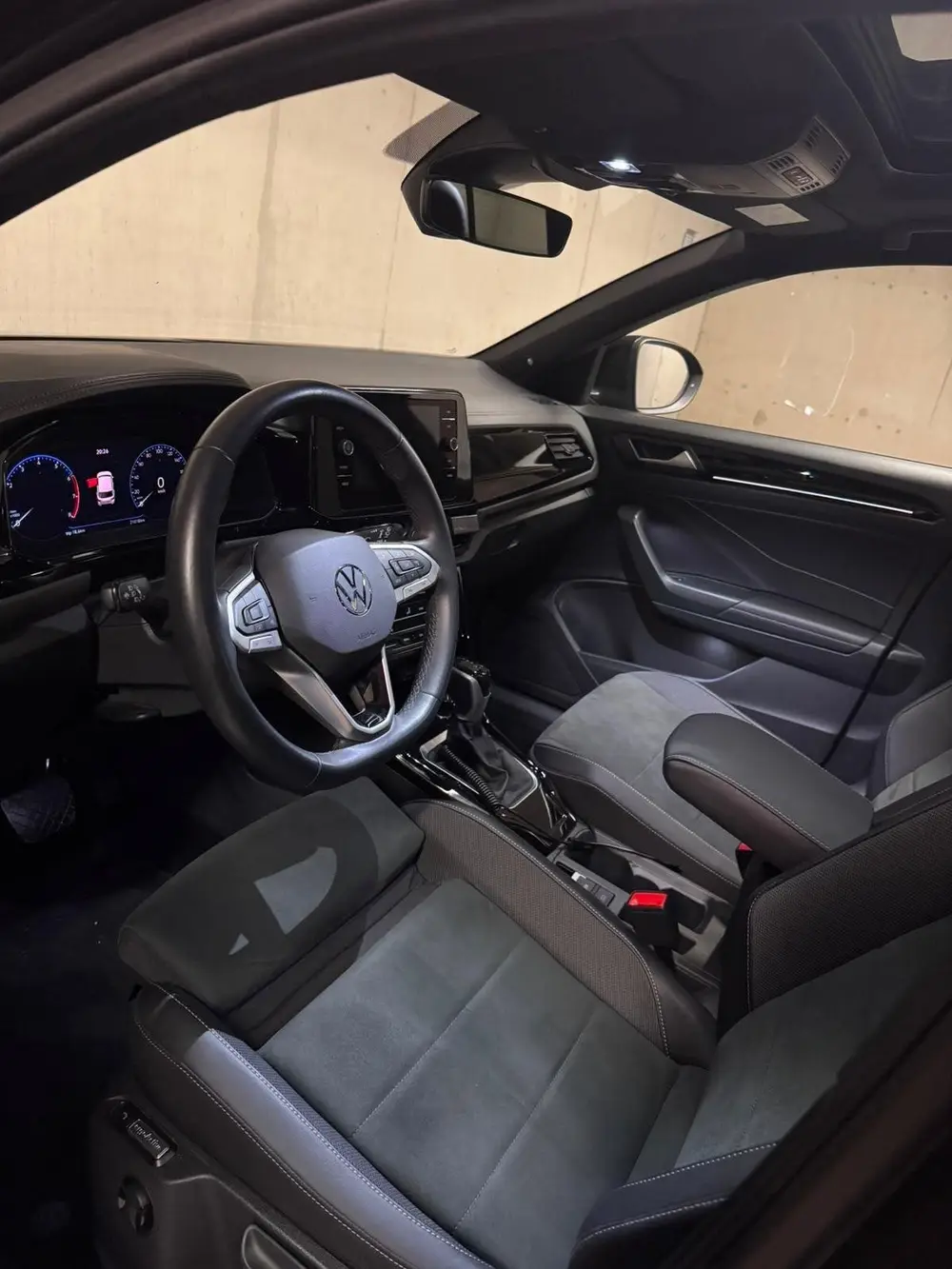 Volkswagen T-Roc 1.5 TSI Life Business uit 2023, foto 3