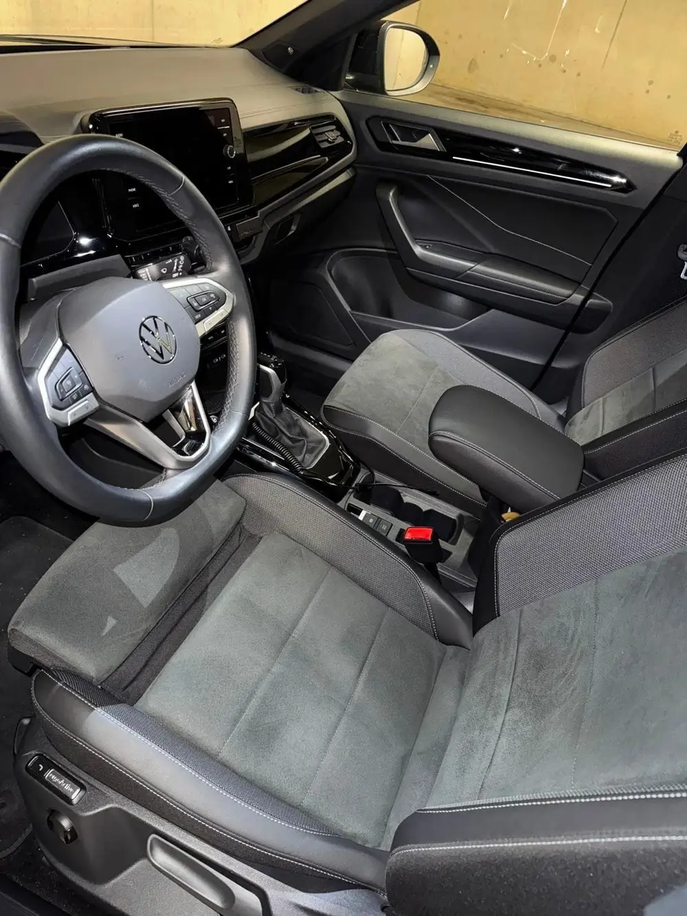 Volkswagen T-Roc 1.5 TSI Life Business uit 2023, foto 6