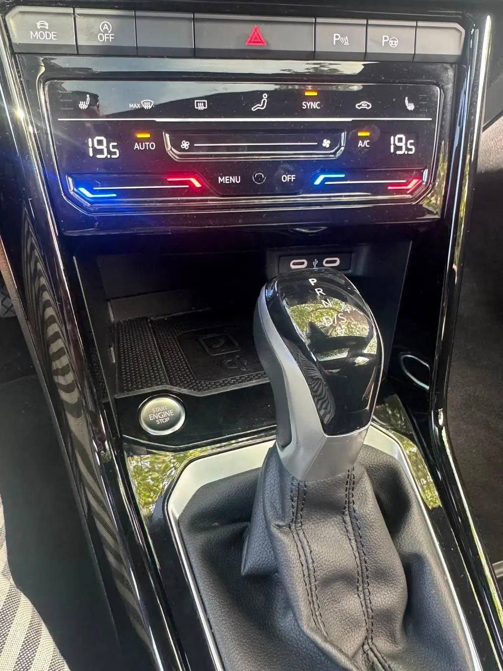 Volkswagen T-Roc 1.5 TSI Life Business uit 2023, foto 7
