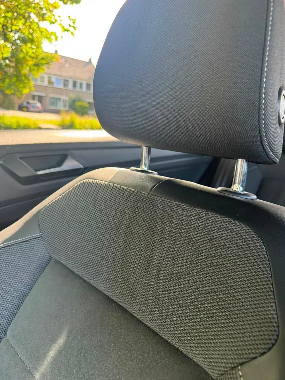 Volkswagen T-Roc 1.5 TSI Life Business uit 2023, foto 8