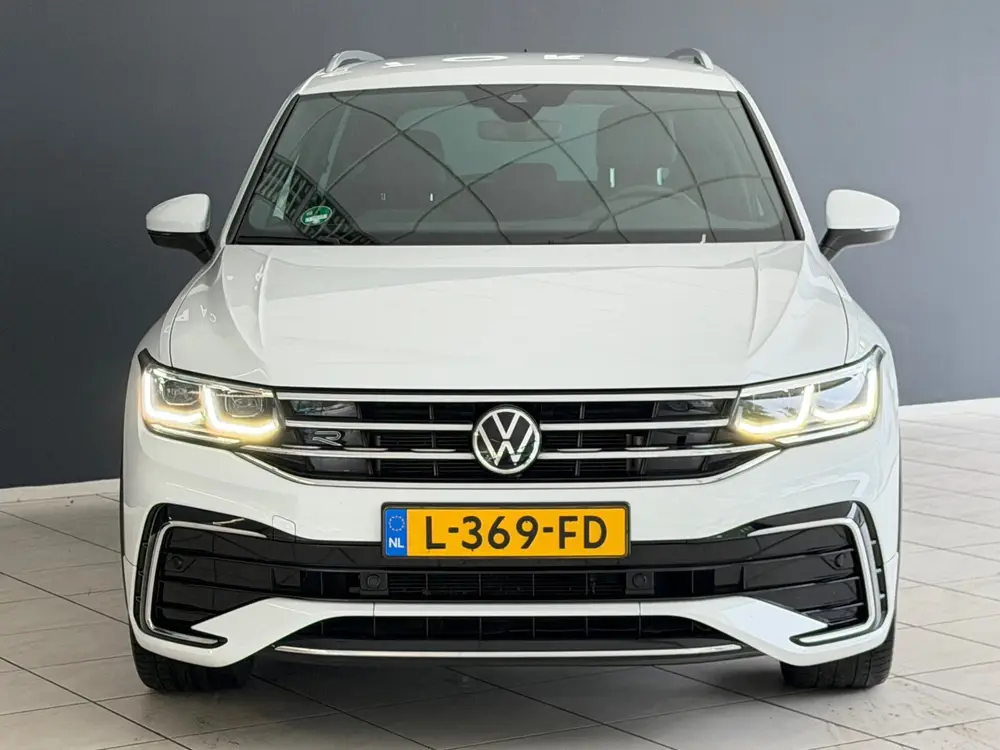 Volkswagen Tiguan 1.5 TSI R-Line Business+ Eerste eigenaar D uit 2021, foto 4