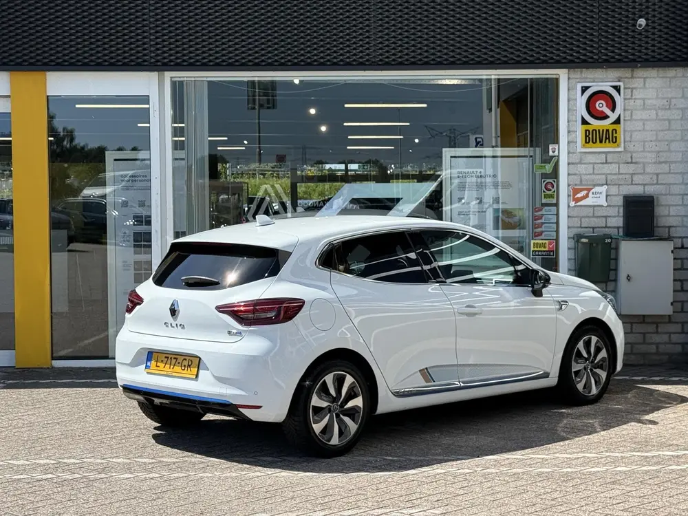 Renault Clio 1.6 E-Tech Hybrid 140 Serie Limitee E-TECH uit 2021, foto 2