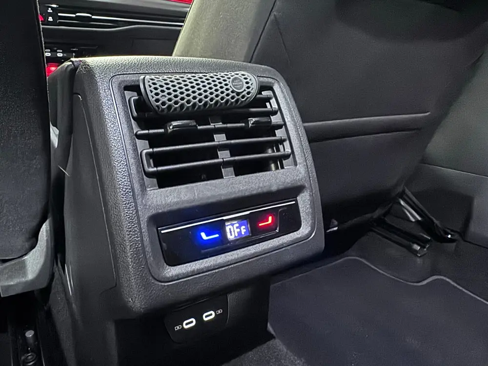 Volkswagen Golf 2.0 TSI 245pk 7-DSG 2023 Zwart uit 2023, foto 19