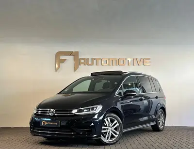 Volkswagen TOURAN 1.5 TSI R-Line 7p Pano|ACC|Keyless|Stoelve uit 2019