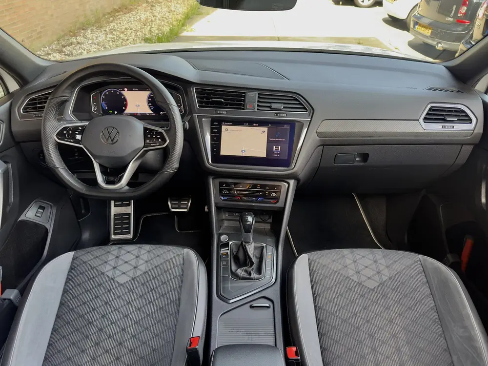 Volkswagen Tiguan Allspace 1.5 TSI AUT7 3X R-LINE 7PERS PANO uit 2022, foto 12