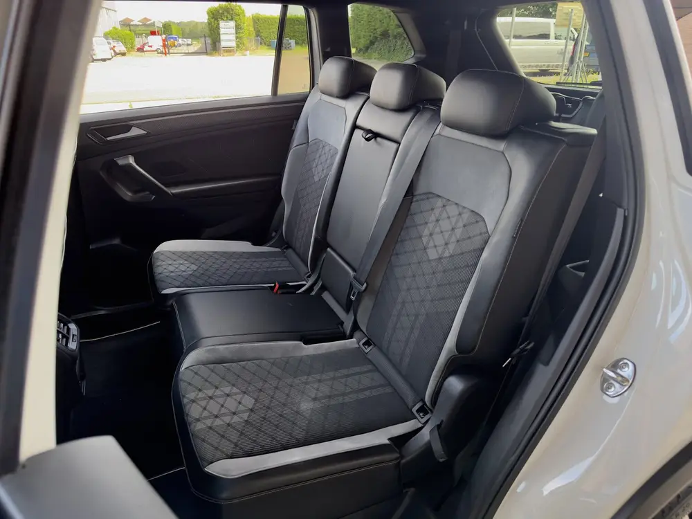 Volkswagen Tiguan Allspace 1.5 TSI AUT7 3X R-LINE 7PERS PANO uit 2022, foto 15