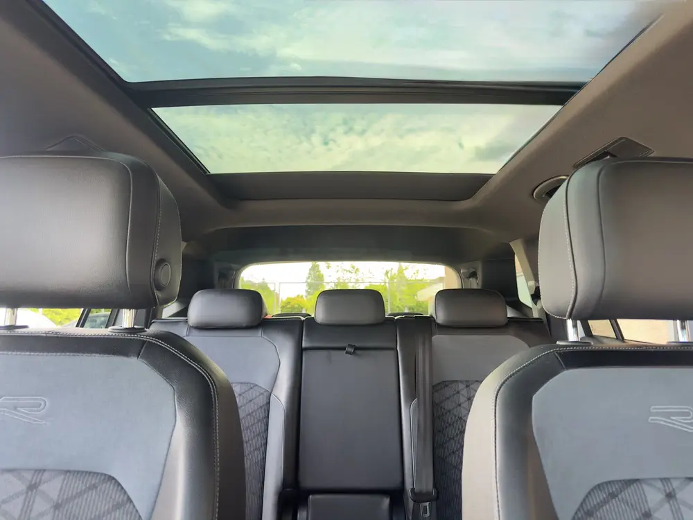 Volkswagen Tiguan Allspace 1.5 TSI AUT7 3X R-LINE 7PERS PANO uit 2022, foto 4
