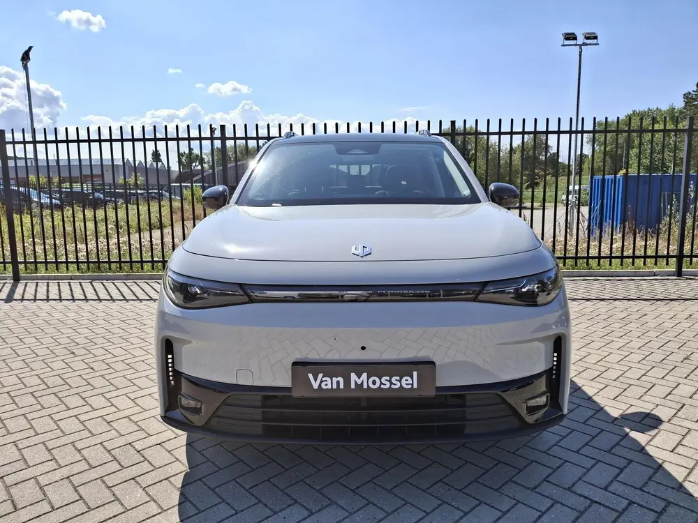Leapmotor C10 Design 69.9 kWh | Navigatie | Climate control uit 2025, foto 9