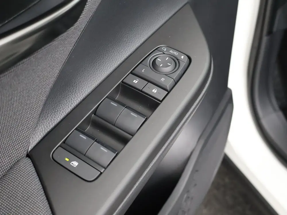 Toyota C-Hr 2.0 Plug-in Hybrid 220 Active (bj 2025) uit 2025, foto 4