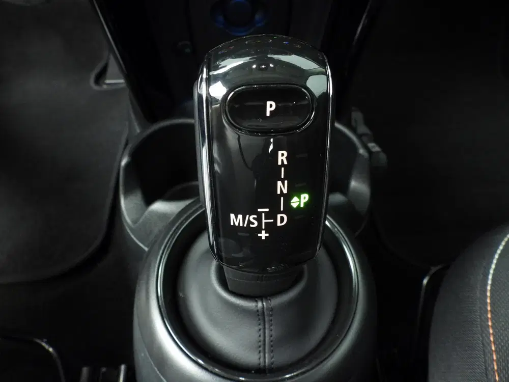 Mini Cooper Cooper uit 2023, foto 16