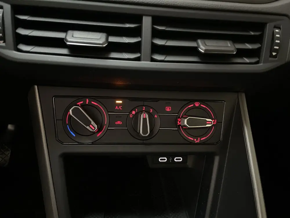 Volkswagen Polo 1.0 TSI Comfortline Parkeersensoren Navigati uit 2021, foto 19