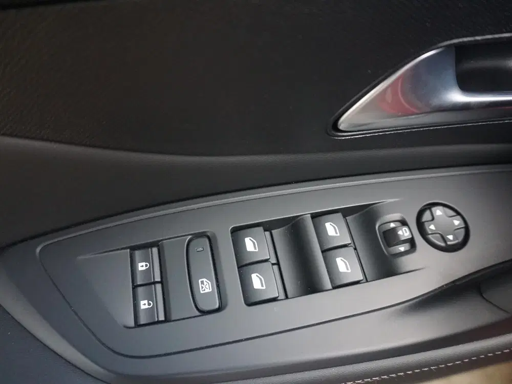Peugeot 308 1.6 HYbrid 180 Allure Pack Business uit 2022, foto 15