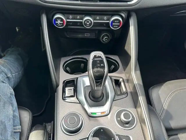 Alfa Romeo Giulia 2.0 T Veloce AWD 280 PK Panoramadak Full O uit 2022, foto 8