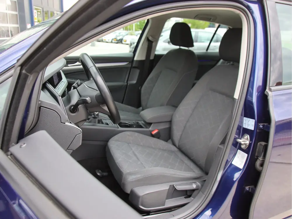 Volkswagen Golf 1.0 TSI Life Digital Cockpit, FULL LED, ACC uit 2020, foto 8