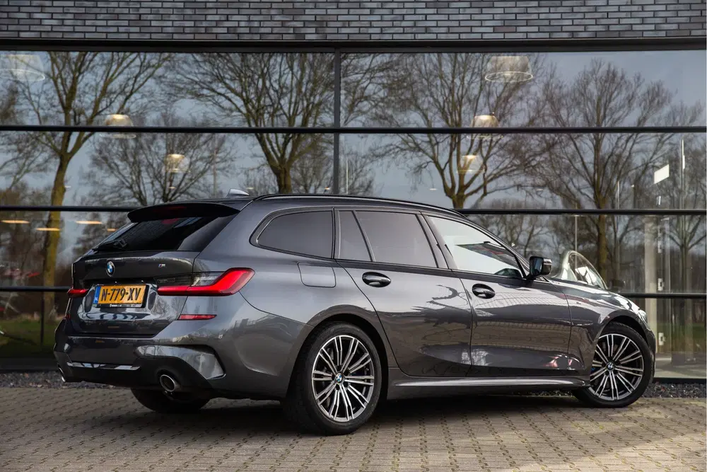 BMW 3-serie 3 Serie Touring 330i High Executive M-Spor uit 2021, foto 2