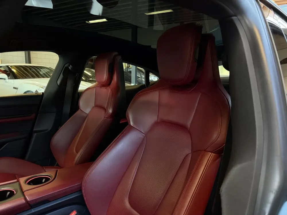 Porsche Taycan 4S 79 kWh uit 2020, foto 12