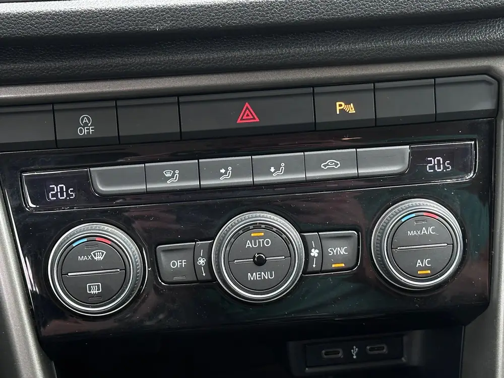 Volkswagen T-Roc 1.5 TSI Style Business 150pk|Trekhaak|Navig uit 2021, foto 6