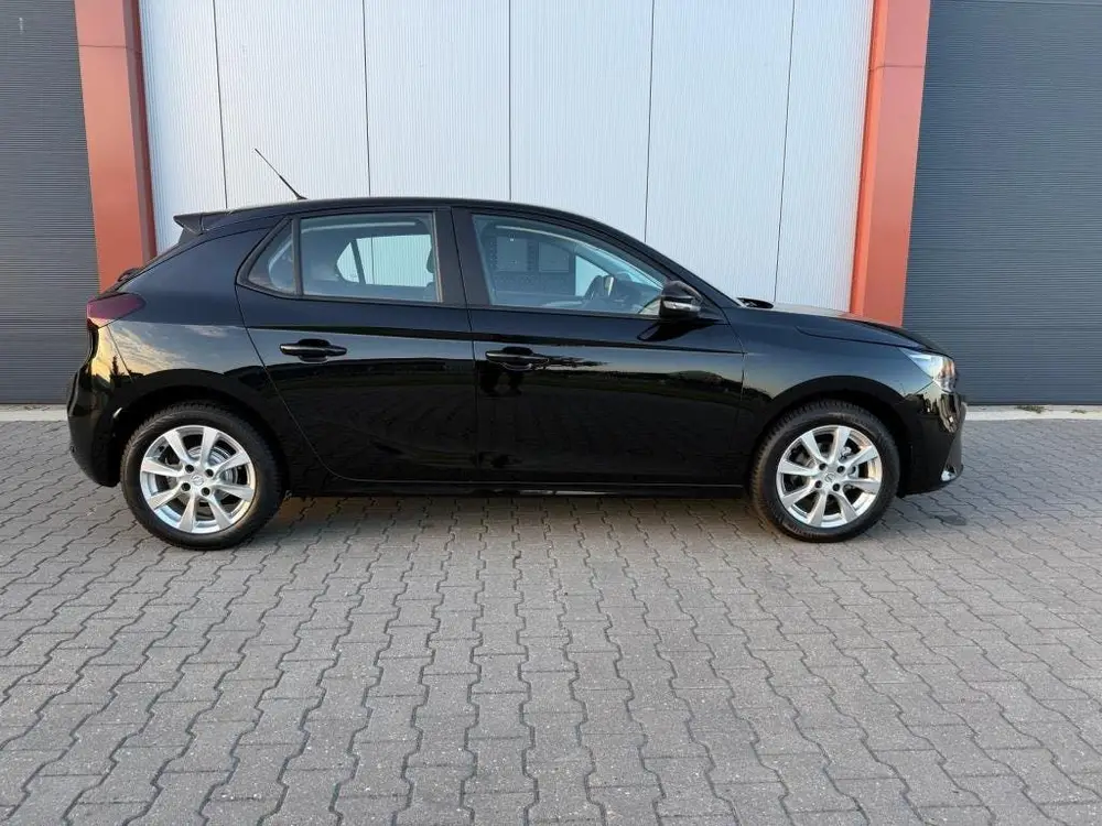 Opel Corsa 1.2 Edition uit 2022, foto 2