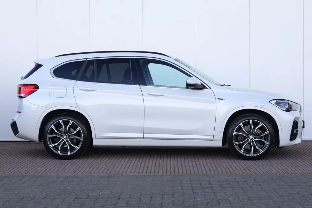 BMW X1 xDrive25e uit 2022, foto 5