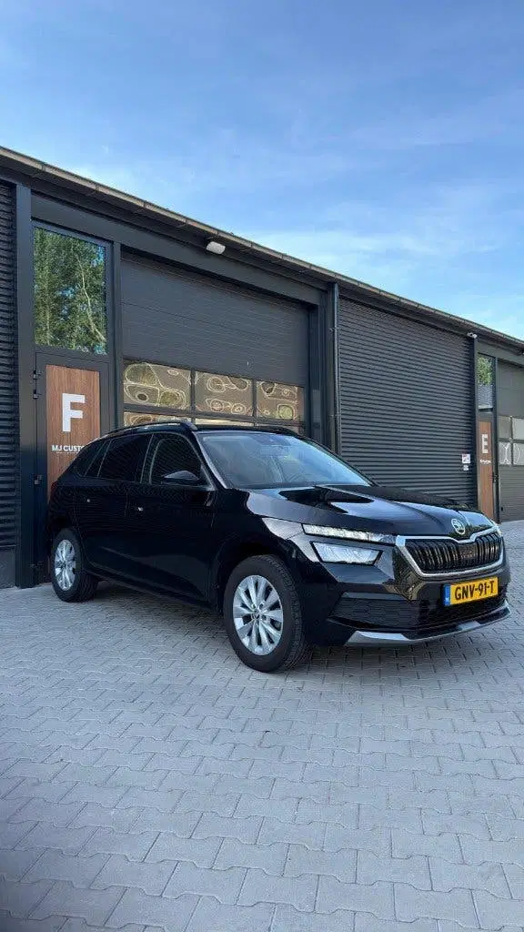 Skoda Kamiq 1.0 TSI Greentech 110pk 2021 Zwart uit 2021, foto 2