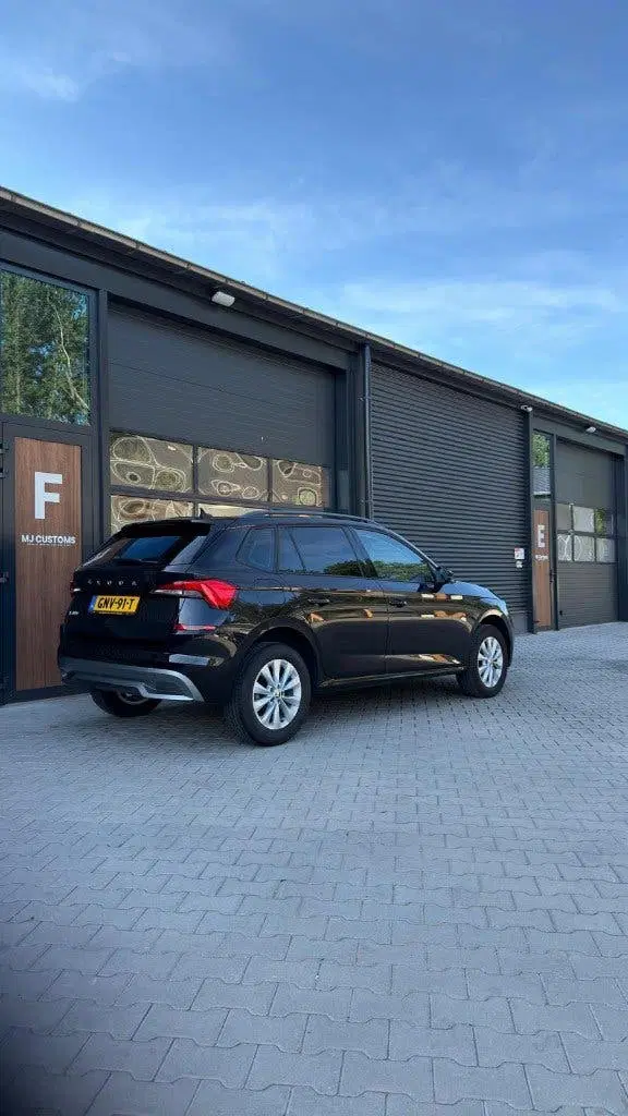 Skoda Kamiq 1.0 TSI Greentech 110pk 2021 Zwart uit 2021, foto 4