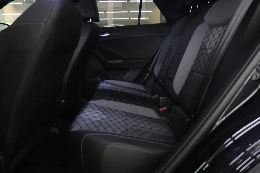 Volkswagen T-Roc 1.5 TSI R-Line 3X R-LINE/PANO/IQ/CARPLAY/CA uit 2025, foto 14