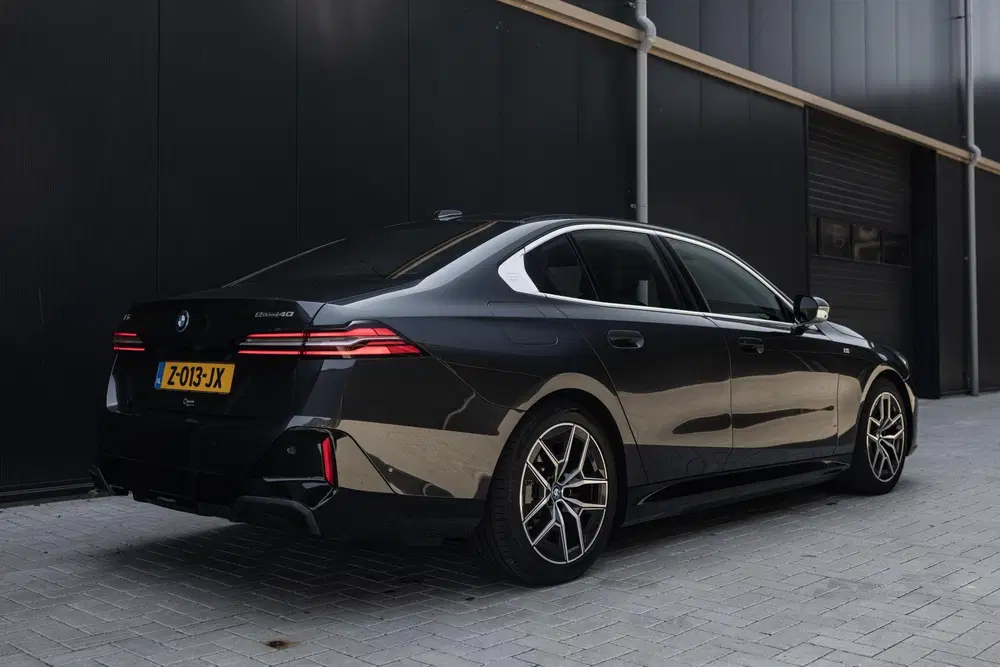 BMW i5 eDrive40 84 kWh uit 2024, foto 2