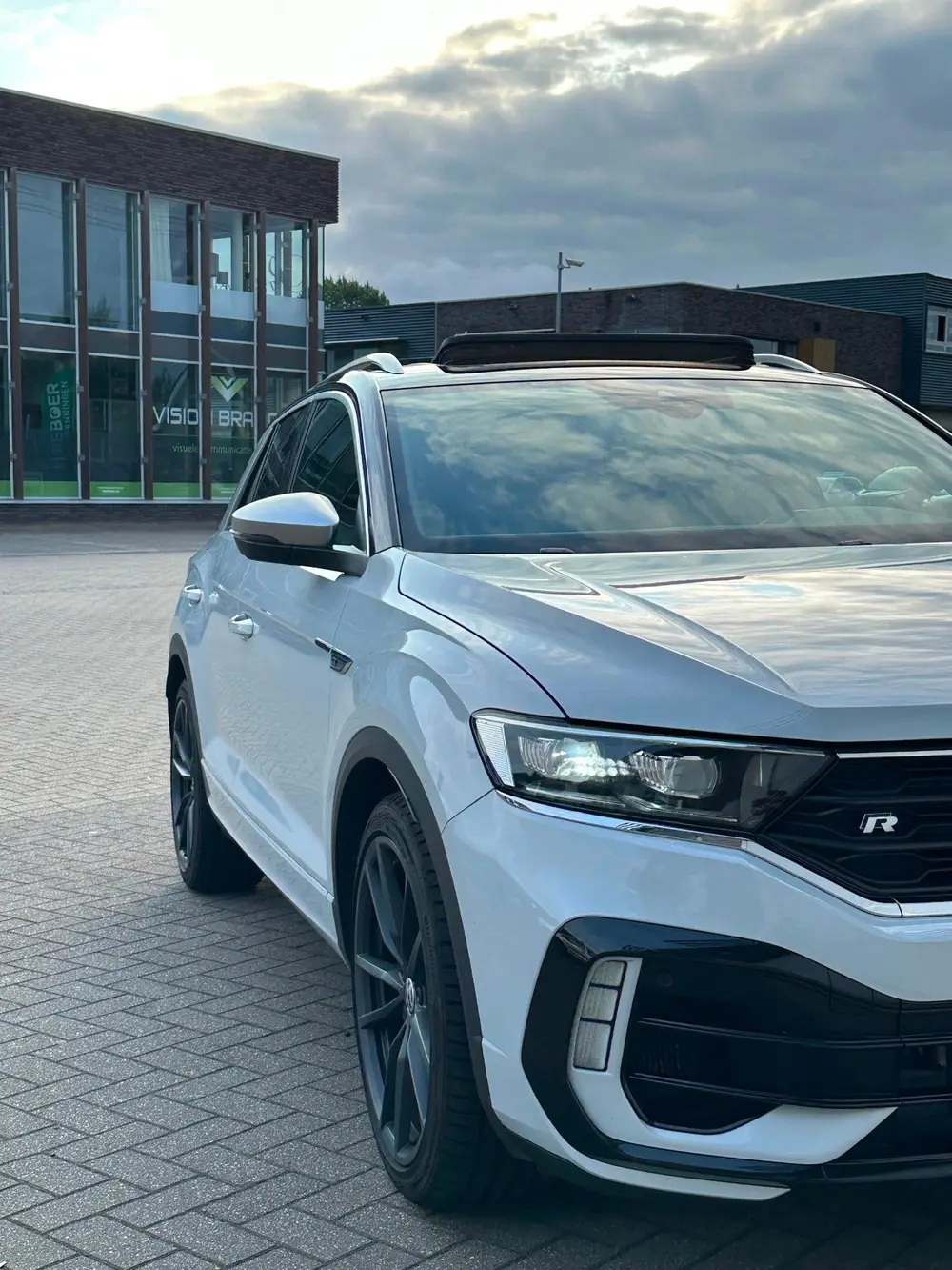 Volkswagen T-ROC 2.0 TSI 4Motion R | Panoramadak | Apple Car uit 2020, foto 9
