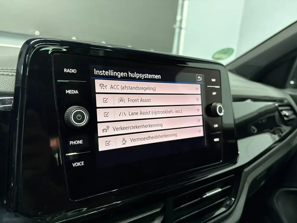 Volkswagen T-Roc 1.5 TSI R-Line Business+ uit 2022, foto 17