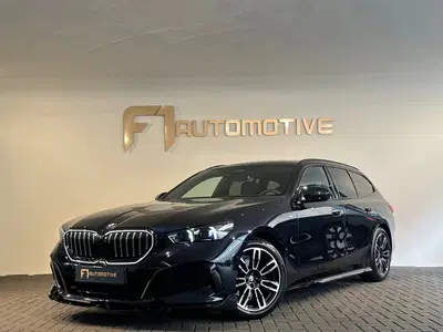 BMW 5-serie 520i M Sport Pano uit 2025