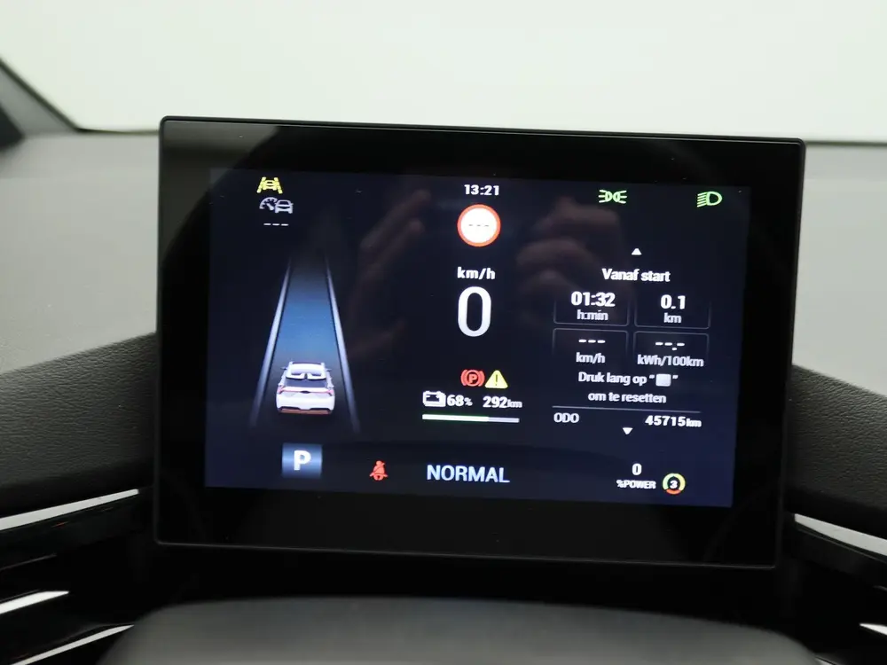 MG MG4 Luxury 64 kWh uit 2023, foto 8