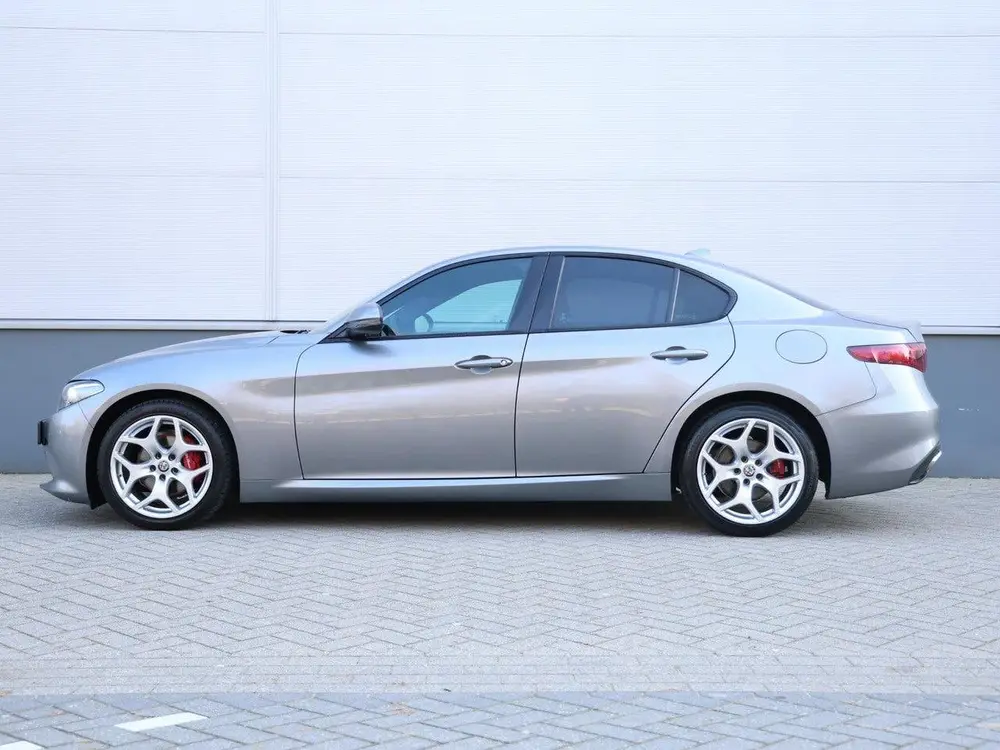 Alfa Romeo Giulia 200pk Super | 1ste eigenaar | Camera | LEE uit 2020, foto 2