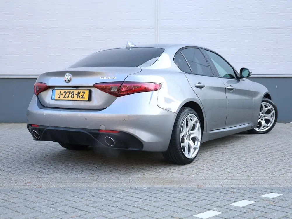 Alfa Romeo Giulia 200pk Super | 1ste eigenaar | Camera | LEE uit 2020, foto 3