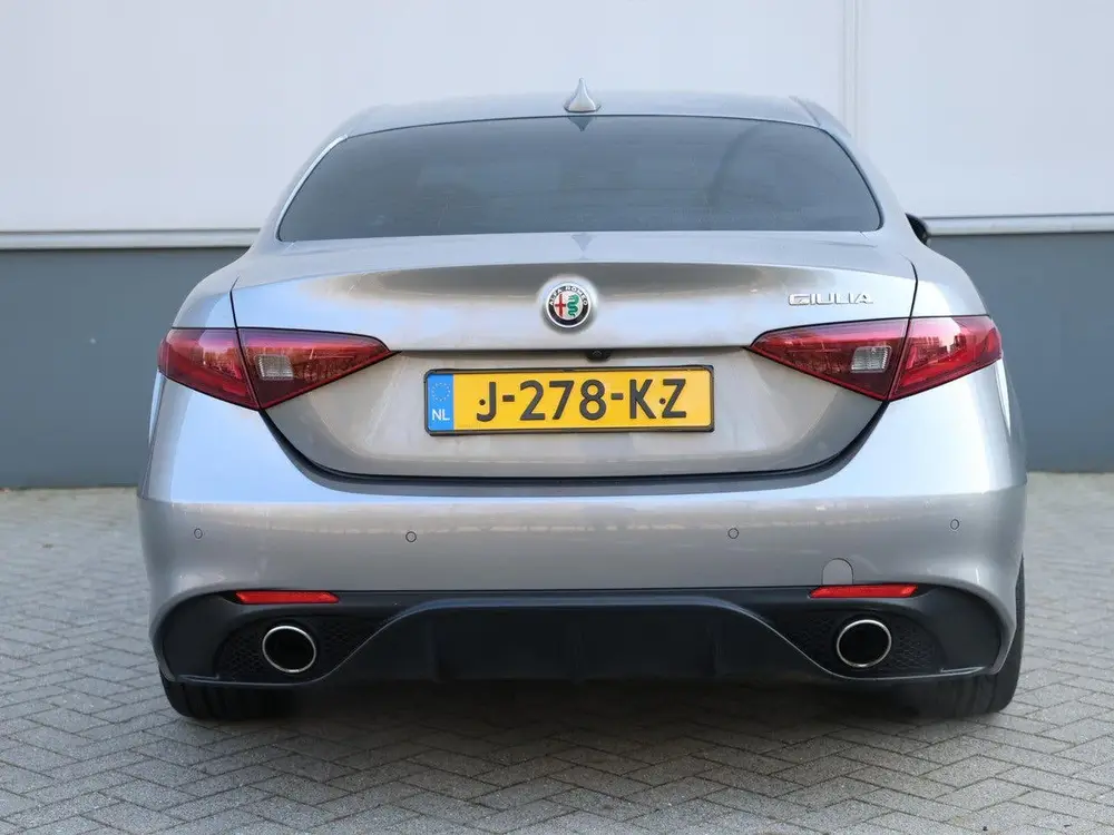 Alfa Romeo Giulia 200pk Super | 1ste eigenaar | Camera | LEE uit 2020, foto 8