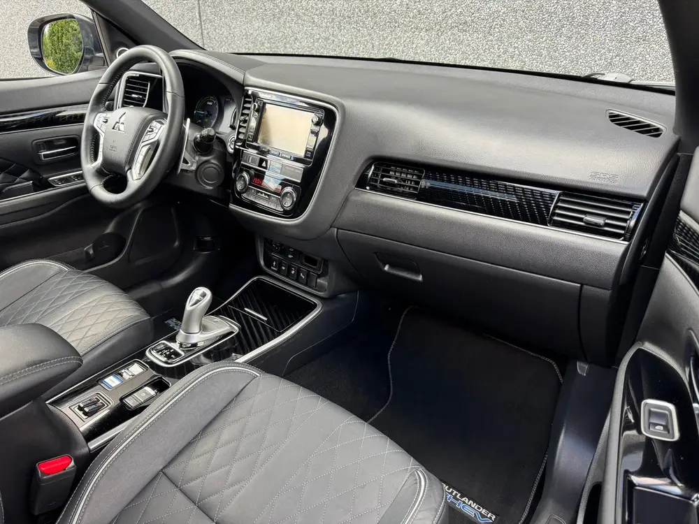 Mitsubishi Outlander 2.4 PHEV Instyle | Schuifdak | Dodehoek uit 2019, foto 10
