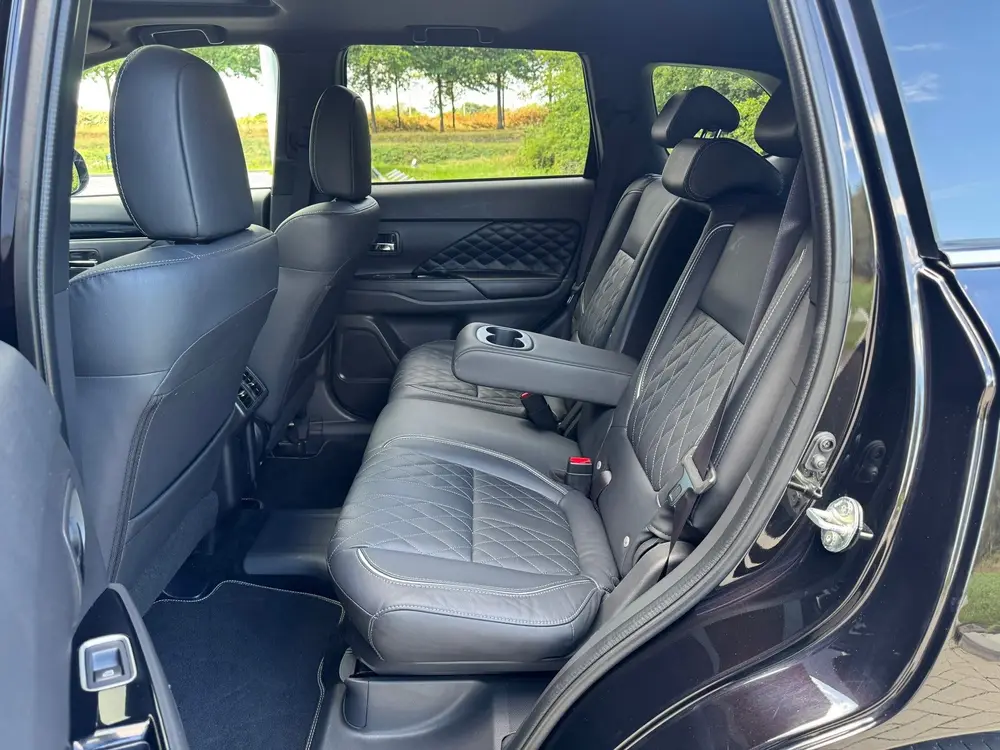 Mitsubishi Outlander 2.4 PHEV Instyle | Schuifdak | Dodehoek uit 2019, foto 12
