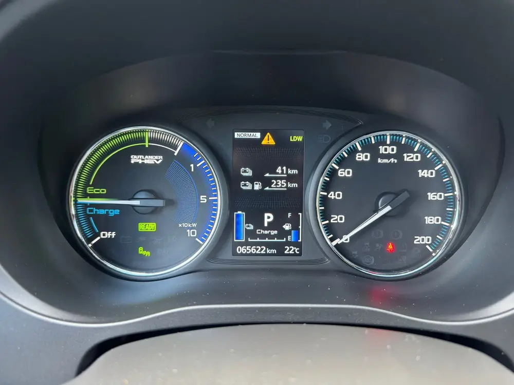 Mitsubishi Outlander 2.4 PHEV Instyle | Schuifdak | Dodehoek uit 2019, foto 17