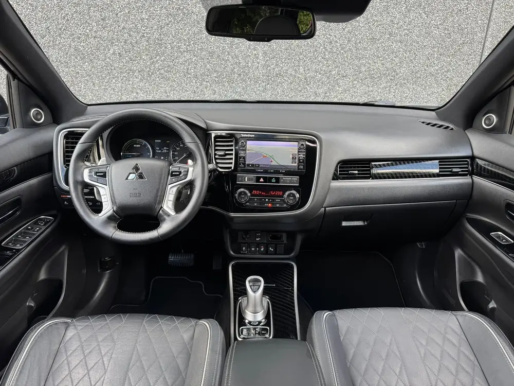 Mitsubishi Outlander 2.4 PHEV Instyle | Schuifdak | Dodehoek uit 2019, foto 9
