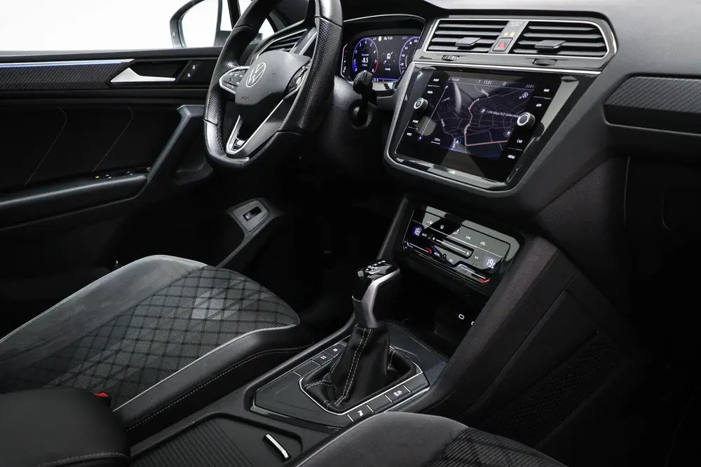 Volkswagen Tiguan 1.5 TSI R-Line Business | IQ LIGHT | PANOR uit 2023, foto 3