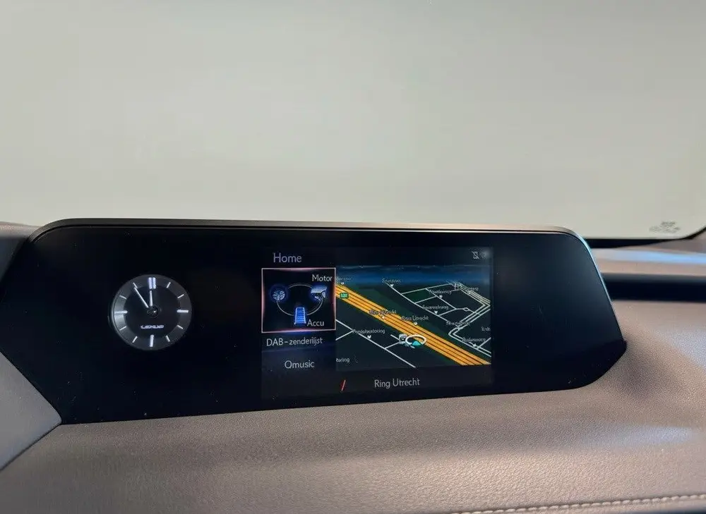 Lexus UX 250h Luxury Line uit 2022, foto 14