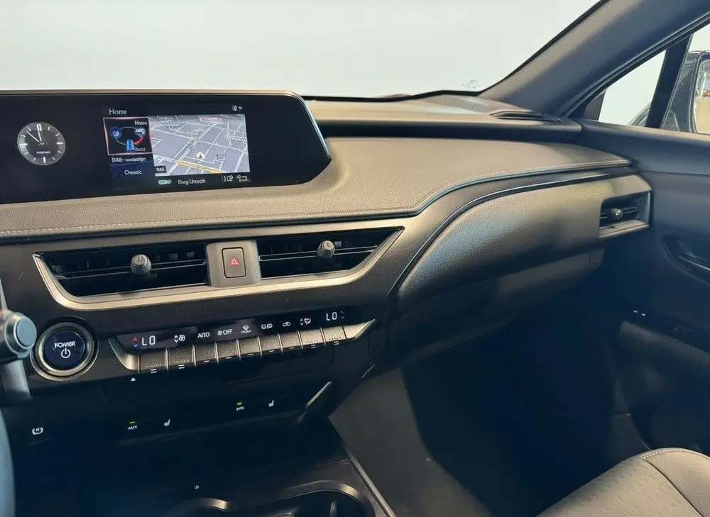 Lexus UX 250h Luxury Line uit 2022, foto 15
