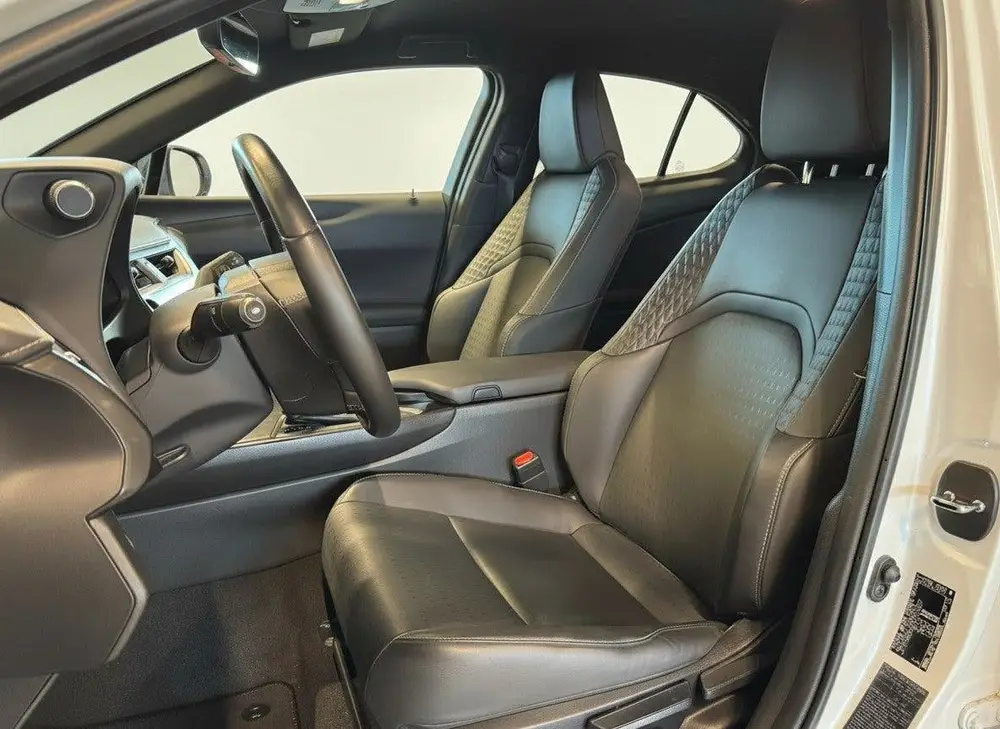 Lexus UX 250h Luxury Line uit 2022, foto 5