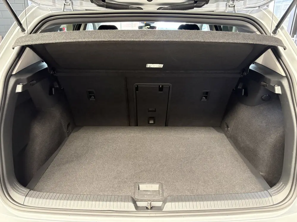 Volkswagen Golf 1.5 eTSI 19inch, Sfeerverlichting, Led uit 2021, foto 12